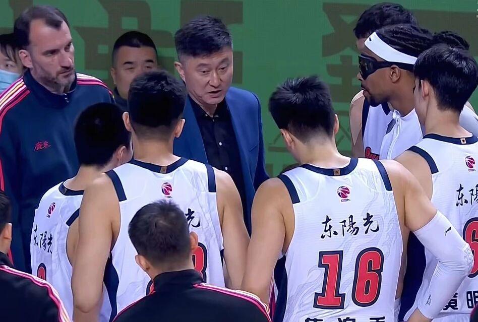 开云体育下载-广东男篮官宣，场均21+4最强得分点被取消注册，季后赛四外援确定